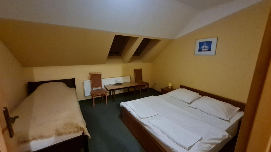 Others 5, Hotelik Orlik, Legnica