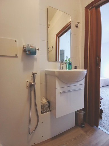 Bathroom 2, BeeLiving Room&Breakfast, Rimini