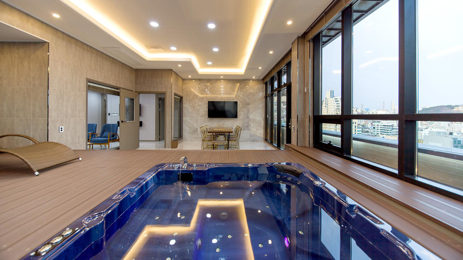 Swimming Pool 23