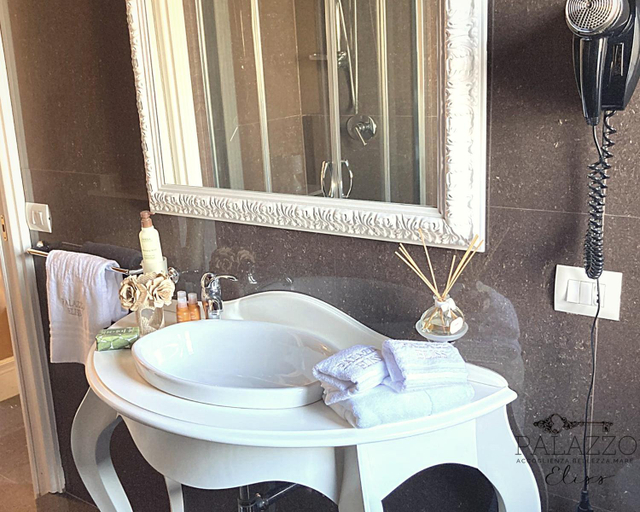 Bathroom 2, Palazzo Eliss, Barletta-Andria-Trani