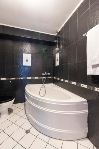 Bathroom 4, Семеен хотел Кристал, Smolyan
