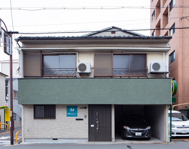 Exterior & Views