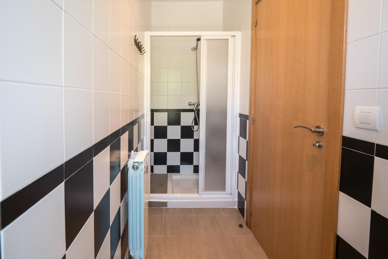 Bathroom 2, Albergue de Prioro, León