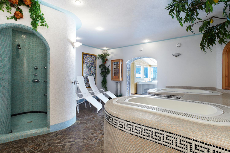 Bedroom 3, Hotel Haus Michaela, Belluno
