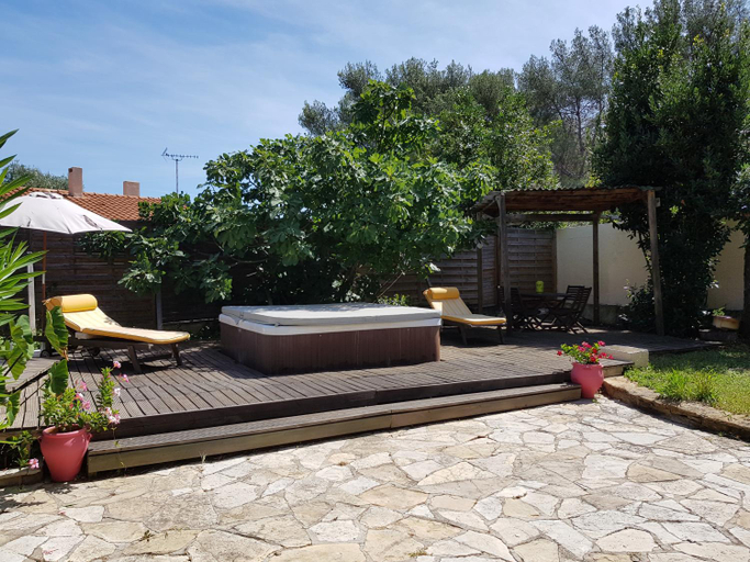 Others 5, Villa janas, Var