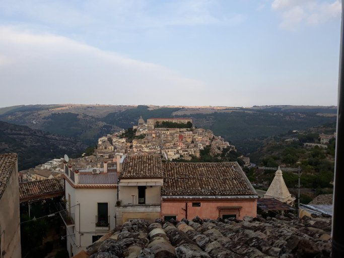 Others 2, Via Pezza 100, Ragusa