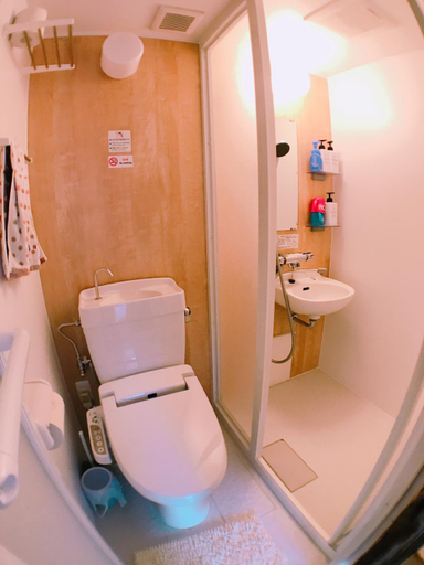 Bathroom 3, Osaka Sinsei Guest House Daikokukan, Osaka