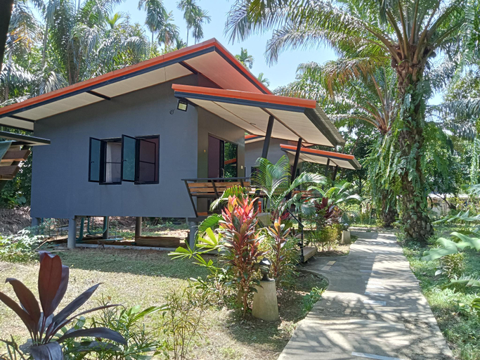 Exterior 12