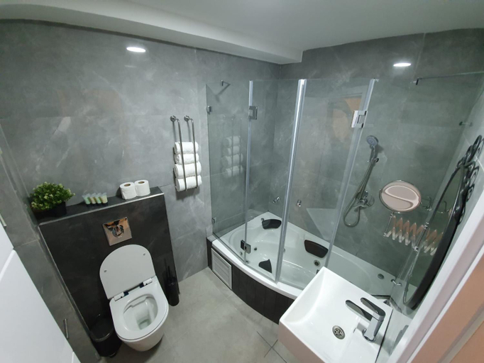 Bathroom 5, The boutique
