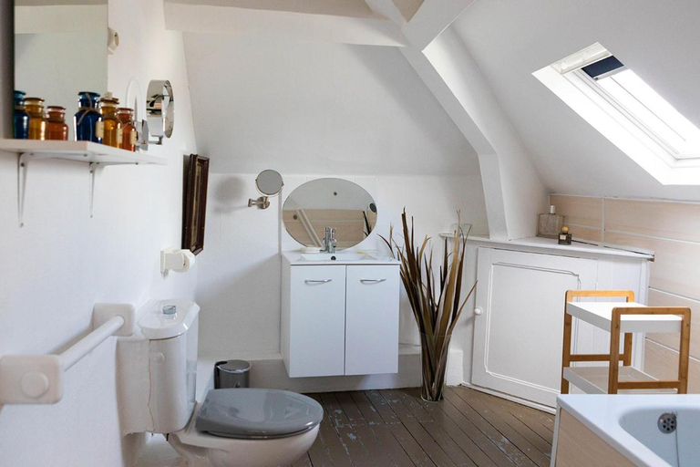 Bathroom 3, Hotel L'albatros, Loire-Atlantique