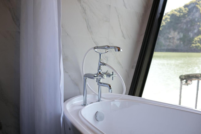Bathroom 4, V'Spirit Cruise, Hạ Long
