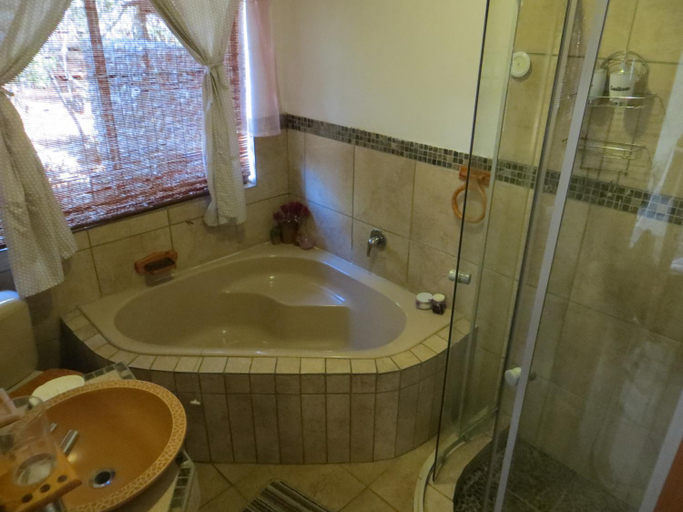 Bathroom 3, At Rest Bushstay, Mopani