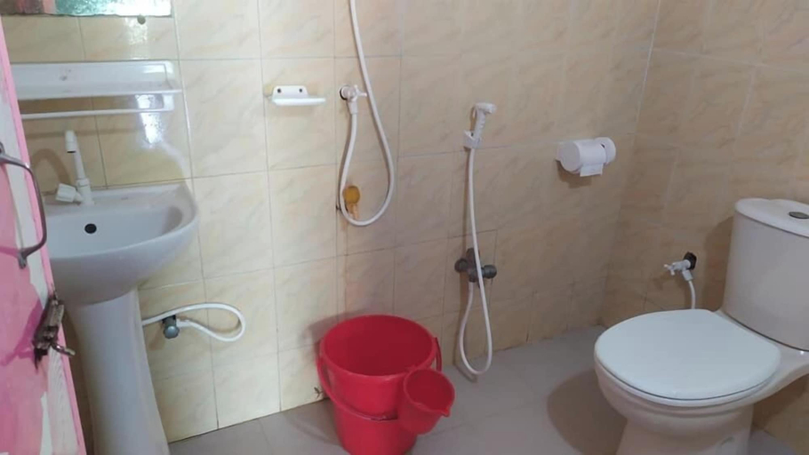 Bathroom 4, Kingshuk Beach Resort, Maungtaw