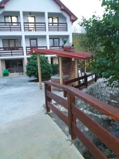 Others 4, Pensiunea Valea Toplitei, Rosia