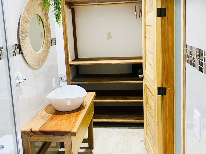 Bathroom, Cabanas Madre Tierra, Dist. Pochutla