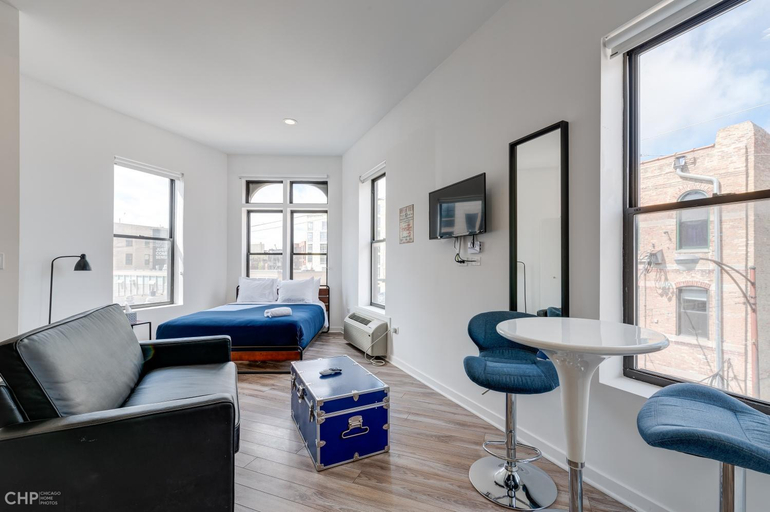 5, 747 Lofts by RedAwning - River West, Second Floor Chicago, Cook