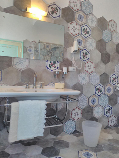Bathroom 2, La Casa Di Torre Di Palme, Fermo