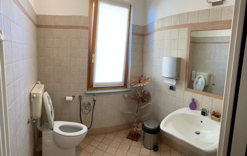Bathroom 8