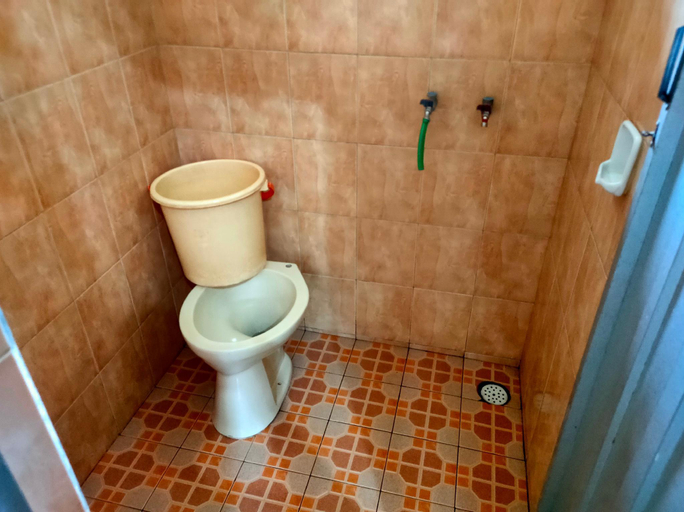 Bathroom 13