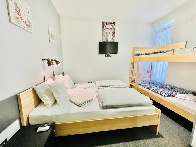 Others 2, Himalayan Hostel, Zagreb