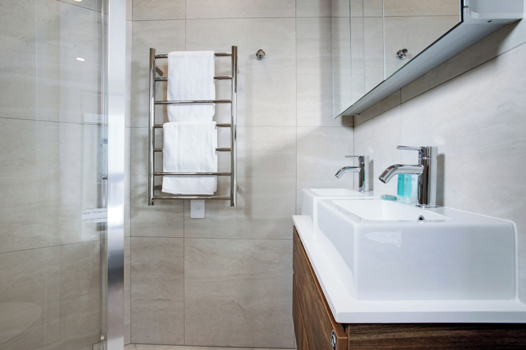 Bathroom 3, Urban Vogue Escape with Parking- Air-con, Waitakere