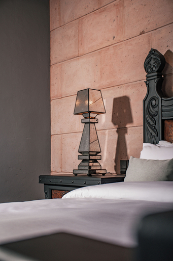 Others 5, Casa Nueve, Allende