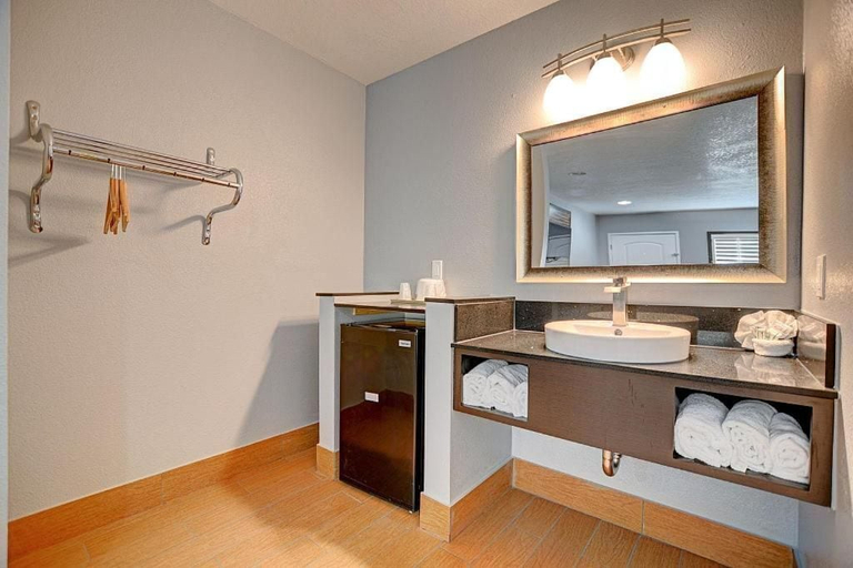 Bathroom 4, Welcome Inn, San Bernardino