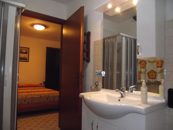 Bathroom 3, Villa Genna, Trapani