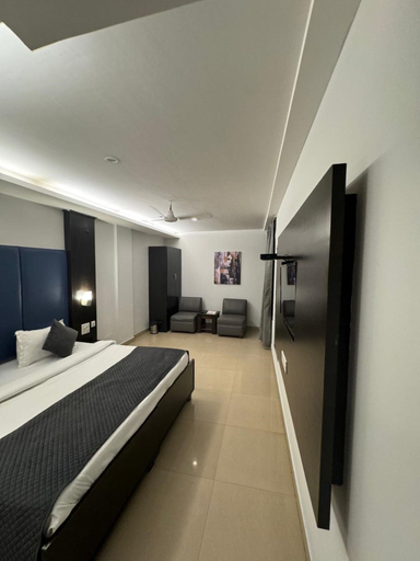 Bedroom 5, Goroomgo Chandigarh Grand and Banquet, Panchkula