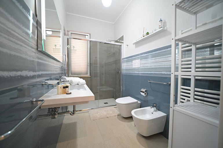 Bathroom 2, Villa Borgo dei Pescatori, Messina