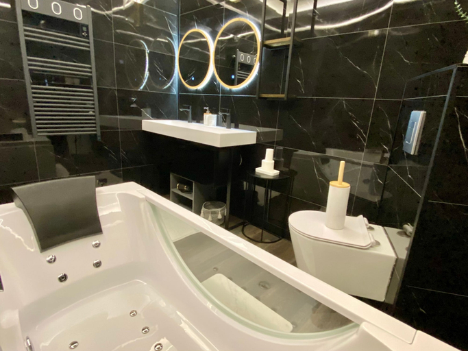 Bathroom 5, Domaine Valenquercy, Lot