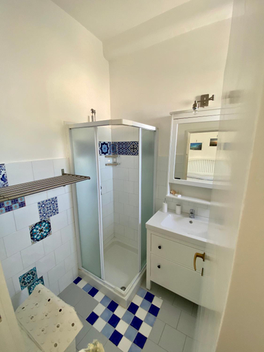 Bathroom, Eden Apartment, Napoli