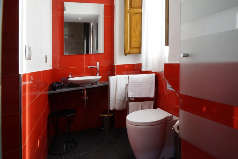 Others 2, La corte di Bafe B&B "Slow Life", Catania