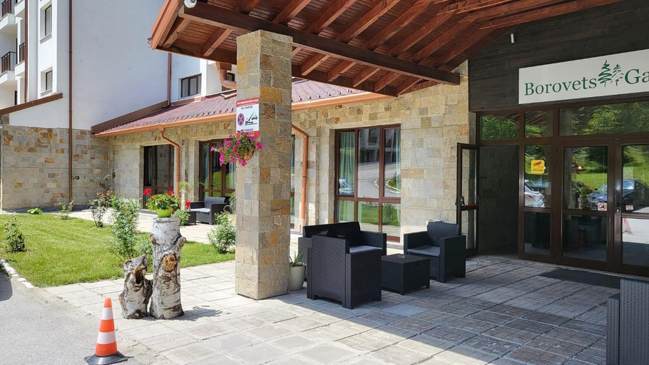 Exterior & Views