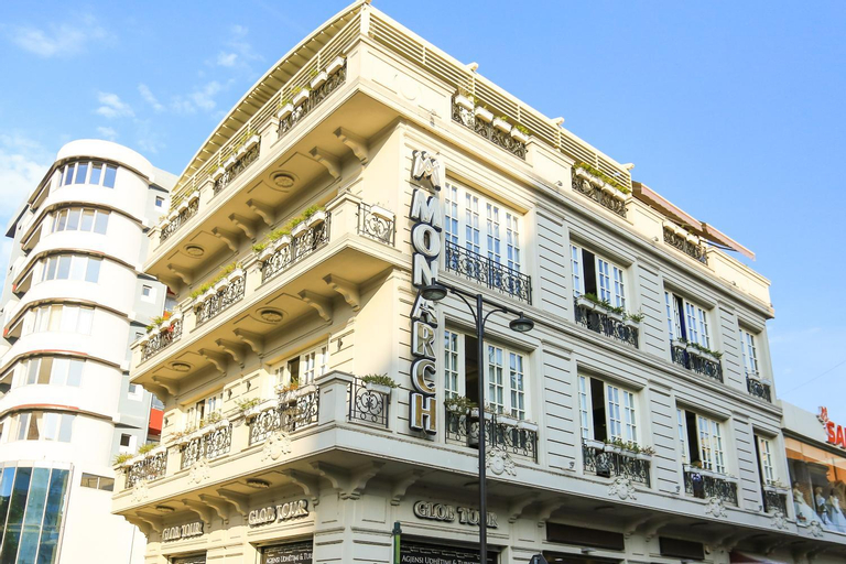 Hotel Monarch, Elbasanit