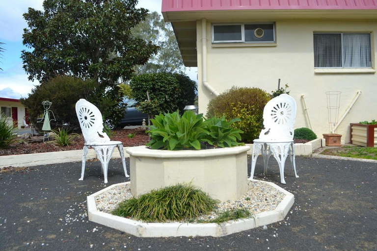 Others 3, Wattle Motel, Mitchell - North