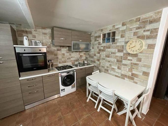 Others 5, Xenia renting, Taranto