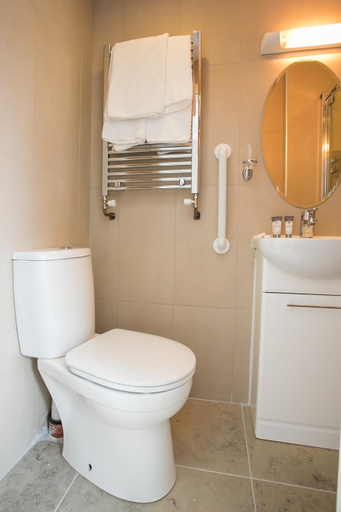 Bathroom 2, Hatch Street St Stephen's Green Apartments, Dublin