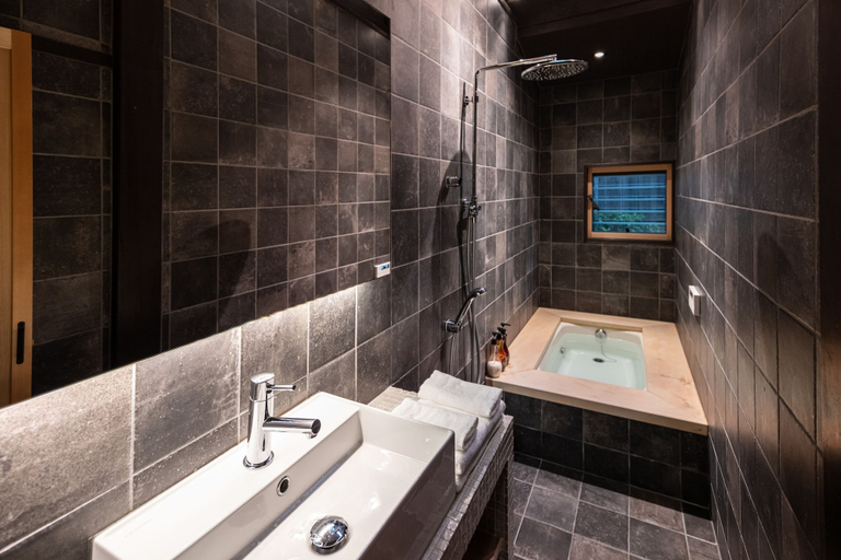 Bathroom 3, Kyokoi Kiyomizugojo, Kyoto
