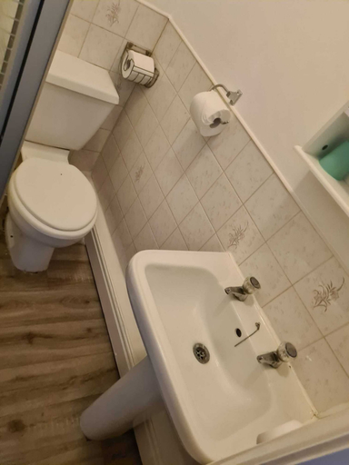 Bathroom 4, The Eagle and child, Lancashire