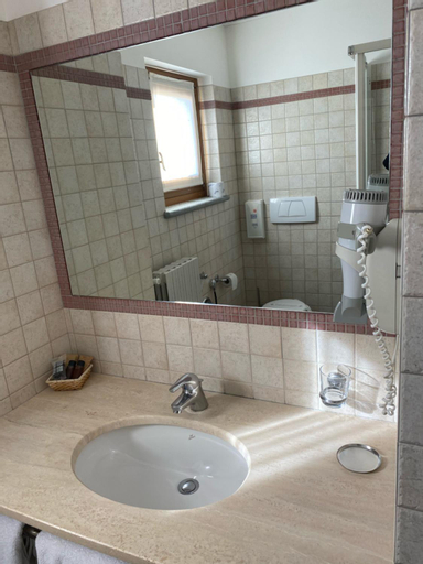 Bathroom 12