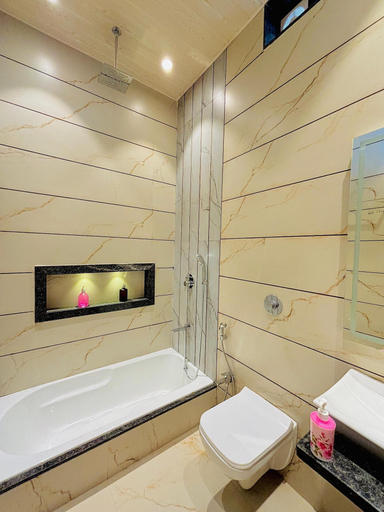 Bathroom 4, The Breeze Valley, Satara