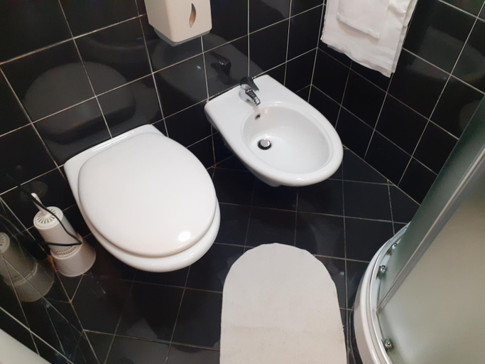 Bathroom 3, Residenza Cernaia, Rome
