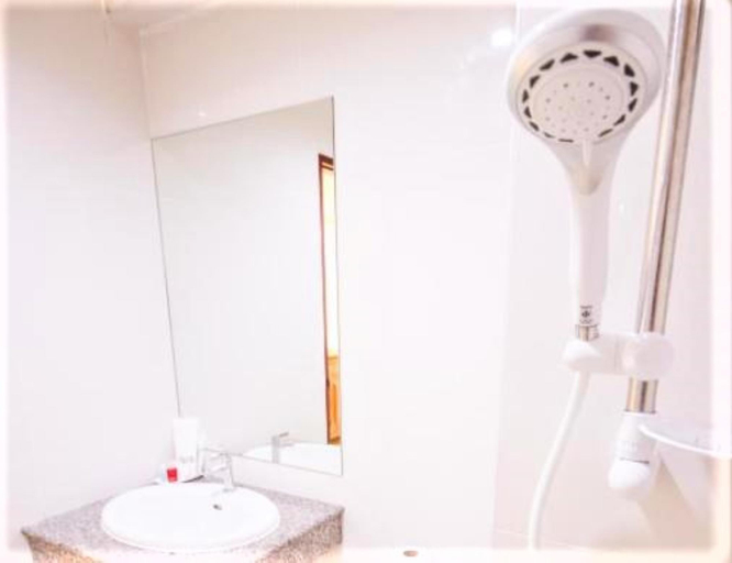 Bathroom 4