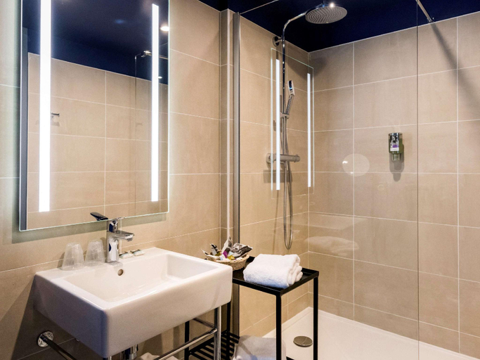 Bathroom 17