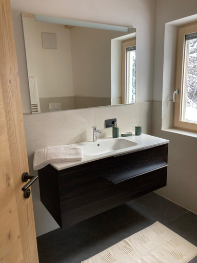 Bathroom 2, Cesa Gredine, Bolzano