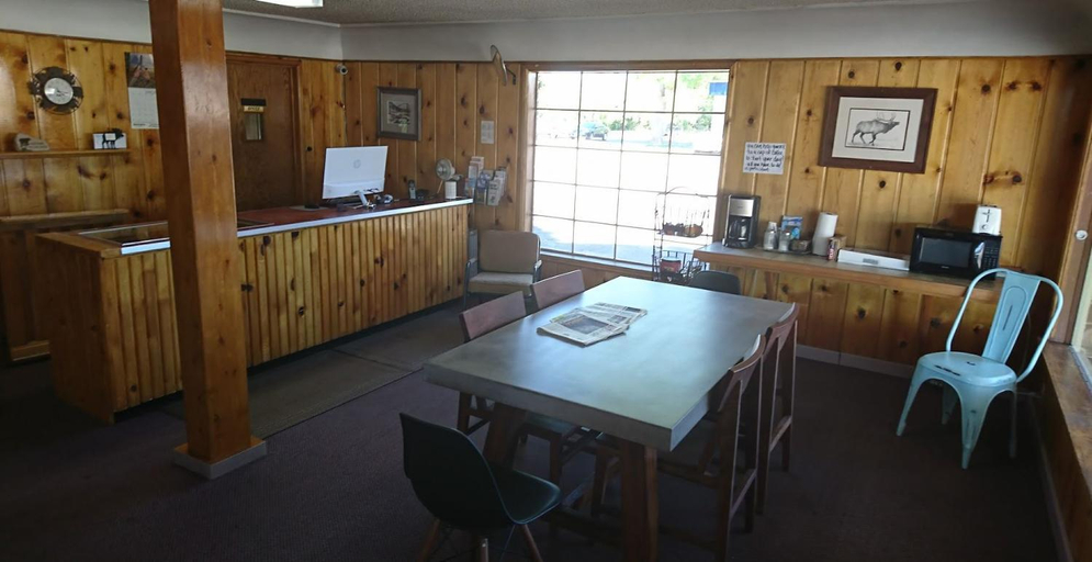 Food & Drinks, Caribou Lodge and Motel, Caribou