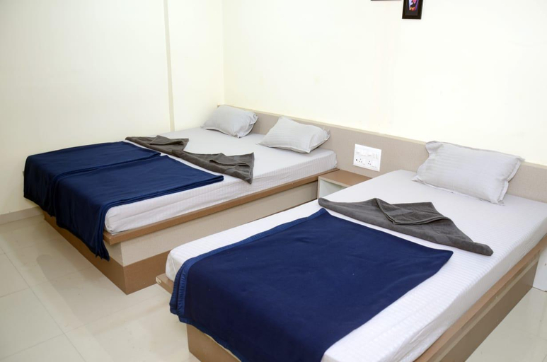 Bedroom 2, Hotel Gurusparsh Lodging, Kolhapur