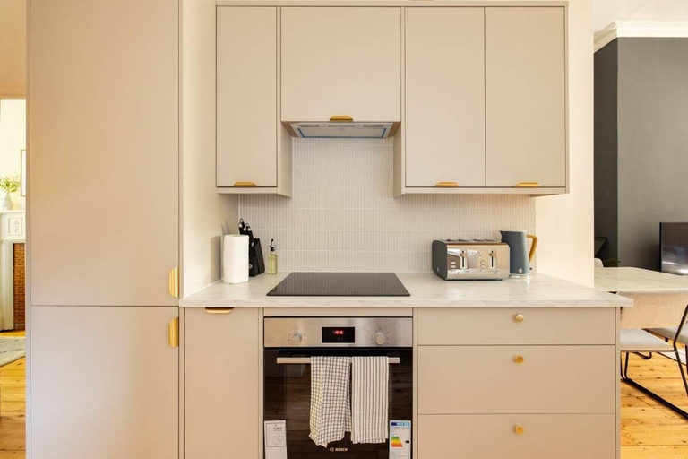 Others 5, The Abinger Place - Inviting 2bdr House With Study Room & Garden, London