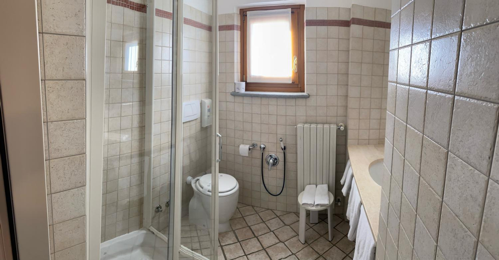 Bathroom 7